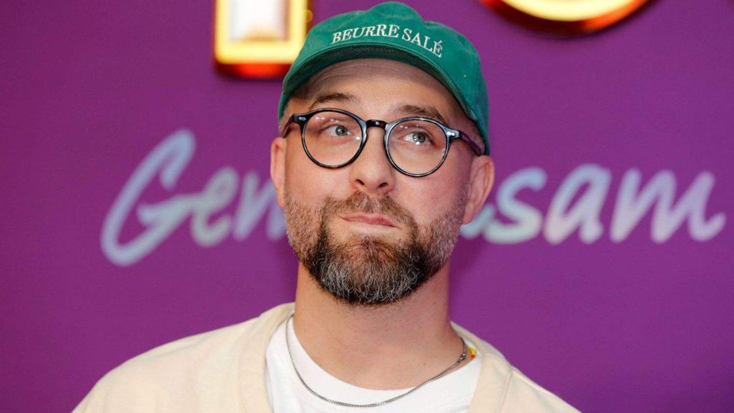 Mark Forster Sei Tourbus Hatte Einen Unfall Unterhaltend