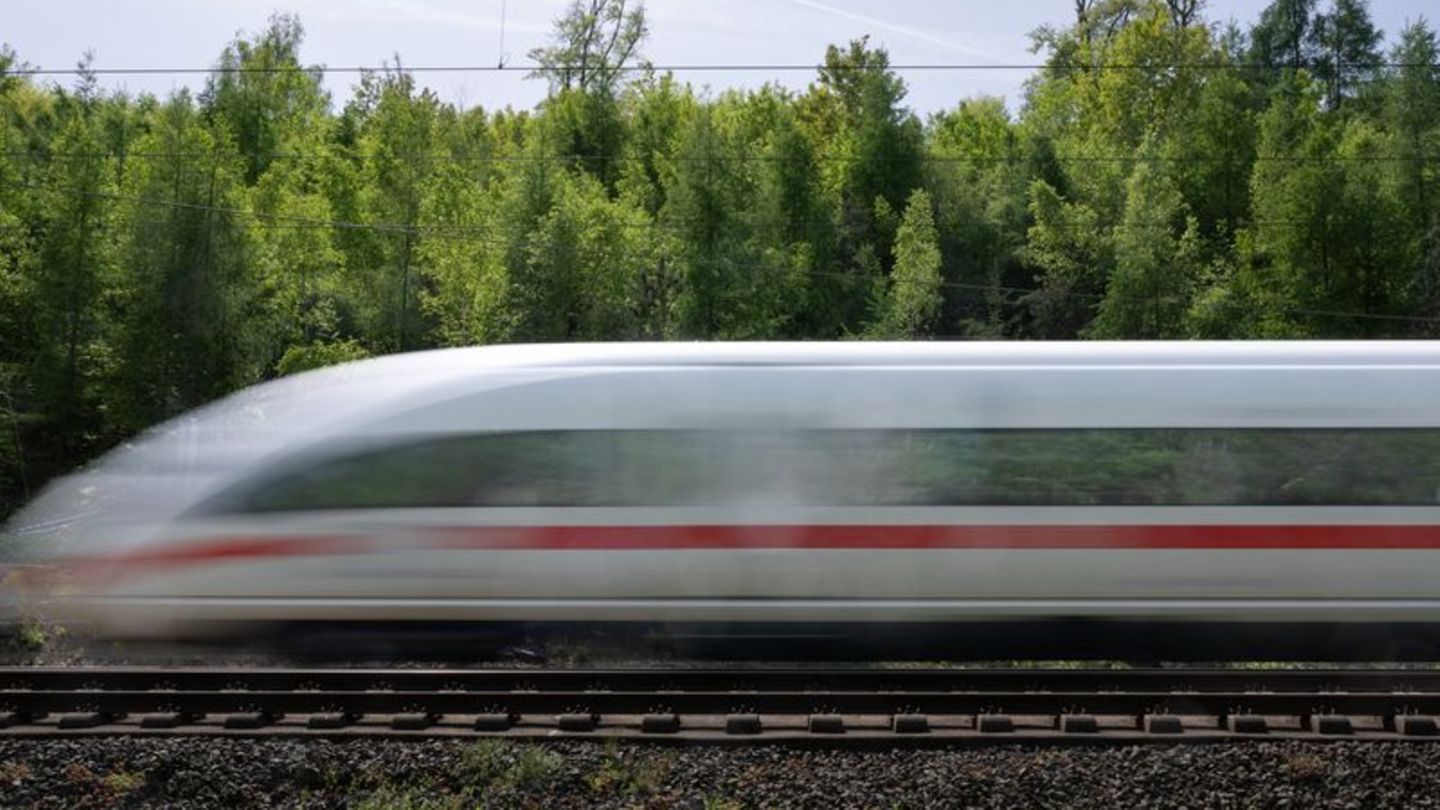 Wegen Böschungsbrand: ICE-Strecke zwischen Wolfsburg und Berlin wieder freigegeben