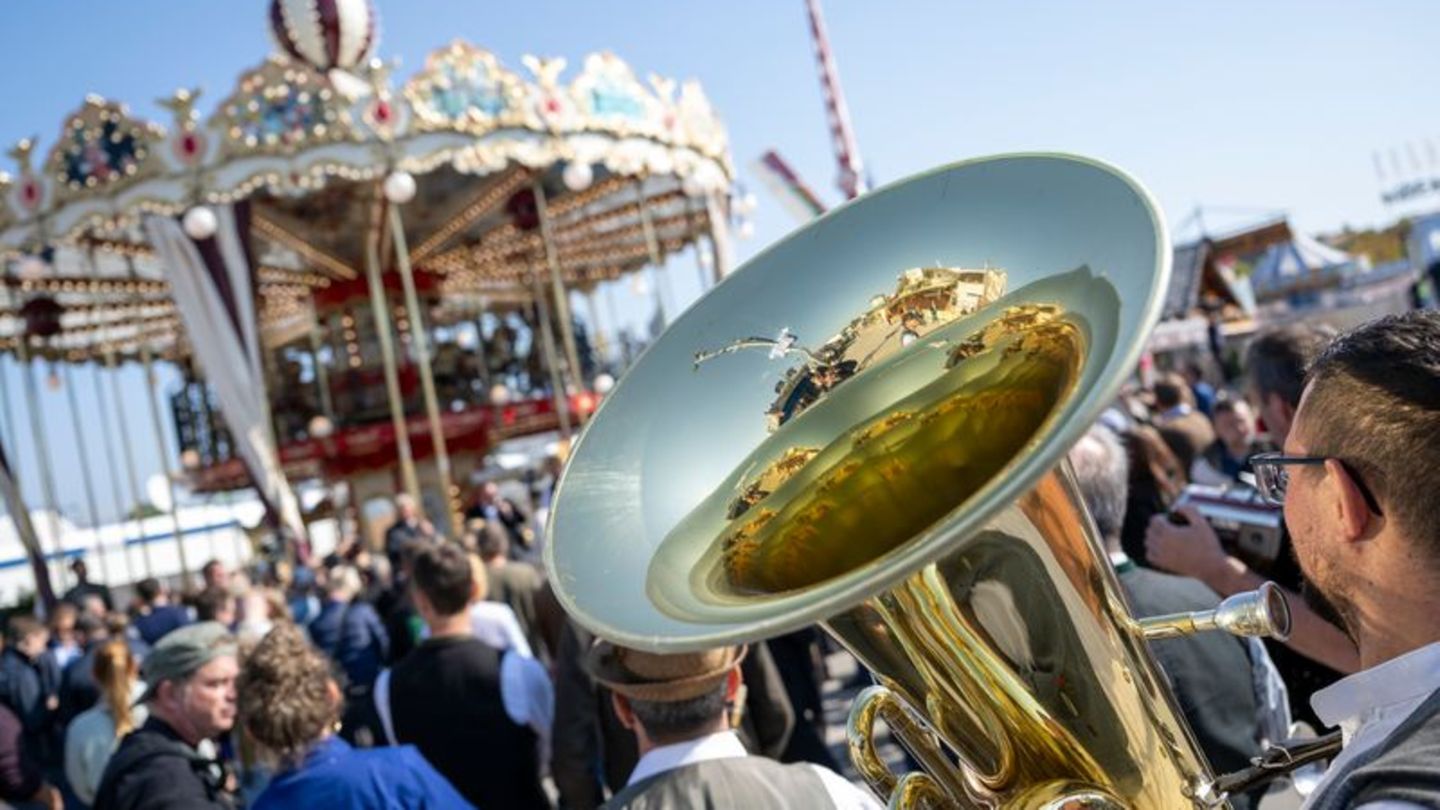 Oktoberfest: Wiesn startet – Fans reisen nach München