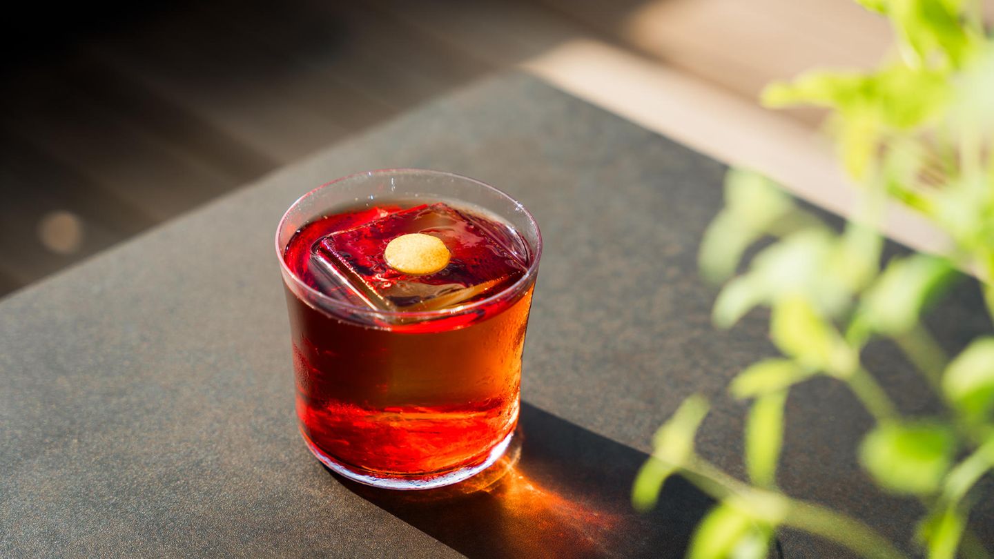 Gefeierter Cocktail: Diese Woche trinkt die ganze Welt Negroni – drei Rezepte für den Klassiker